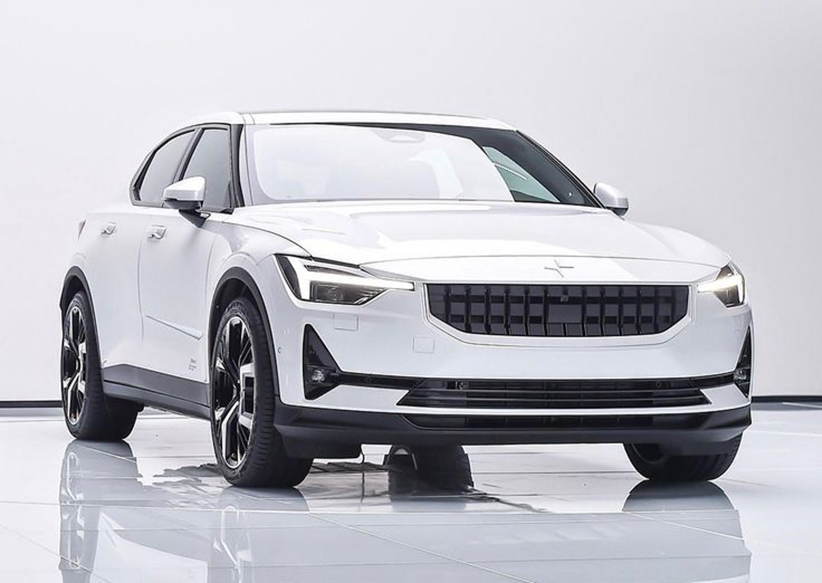 Polestar 2 Single Motor, alb cu interior negru